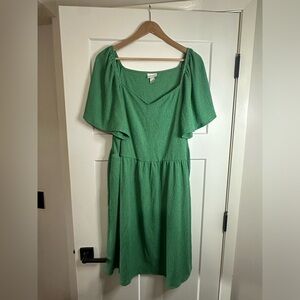 Green flowy sleeved knee high dress